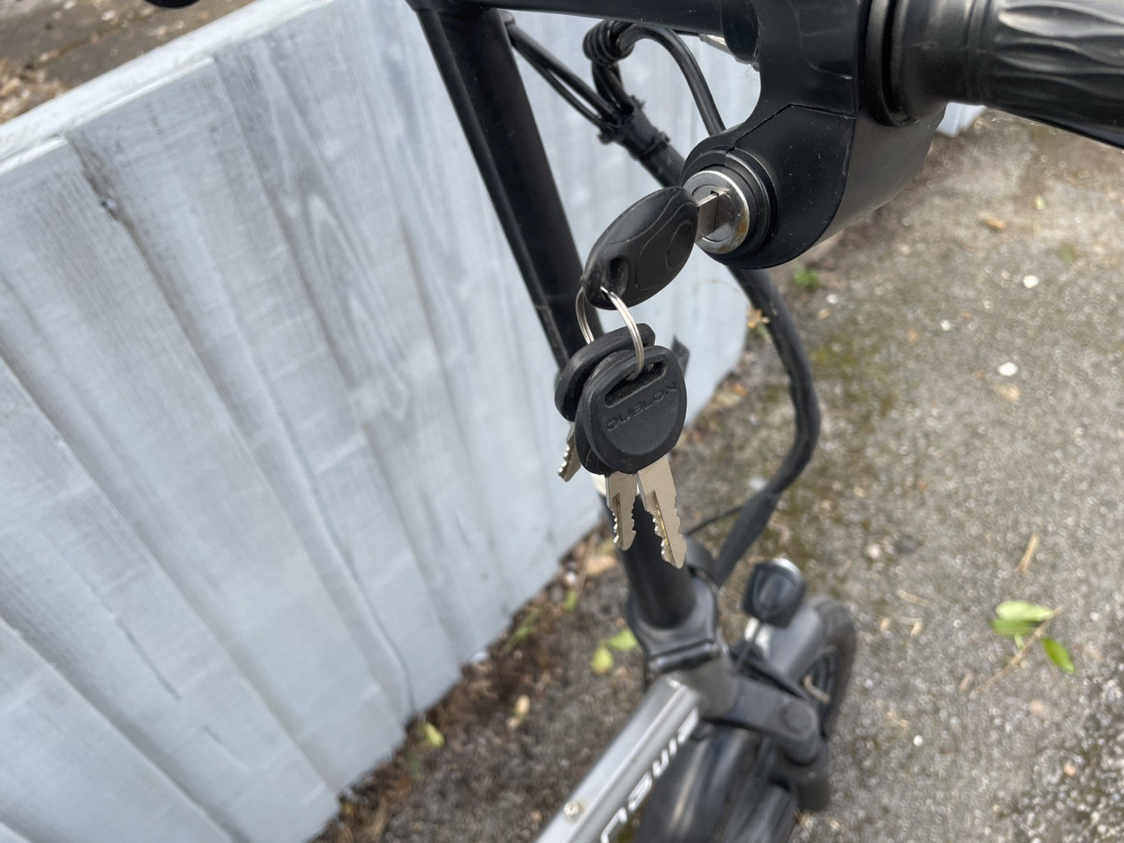 Folding fold up commuter bike ideal for train/ bus 15mph e. Pedal assist