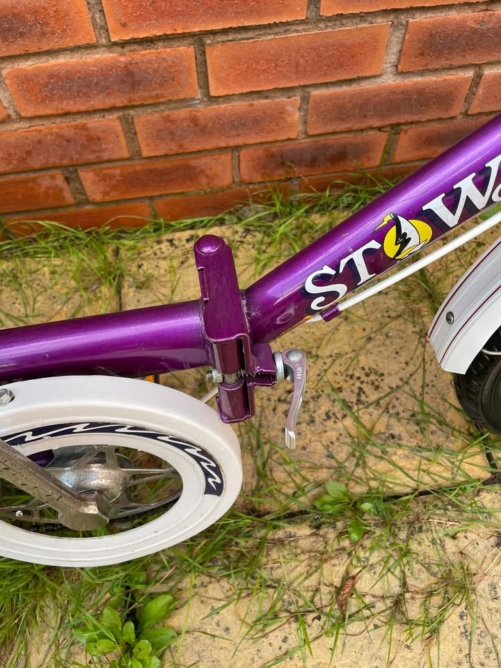2 x Bikes for Cheap Sale (Universal Stowaway 20' Folding) (Apollo Chaos BMX 20')