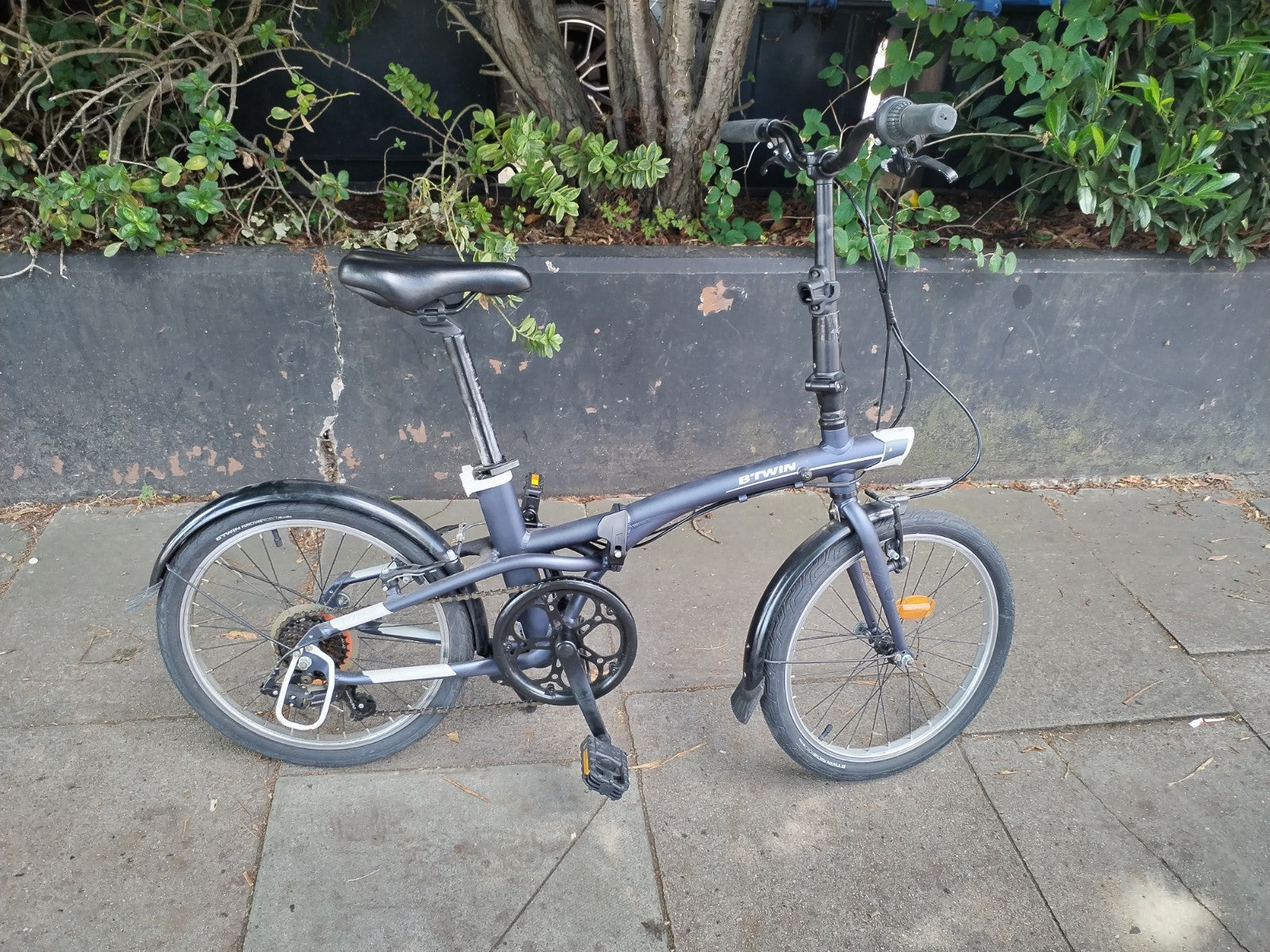 B-Twin Tilt 500 Folding Bike