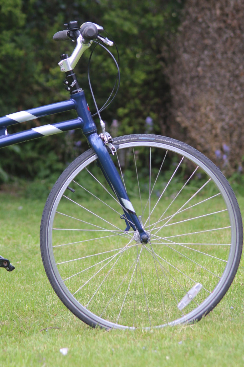 MONTAGUE TOWN,FOLDING 7 SPEED CITY BICYCLE.