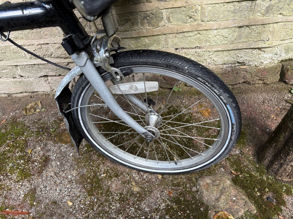 Brompton Folding Bike 16in 31cm Black/Silver Mudguards Reflectors Front Bag inc