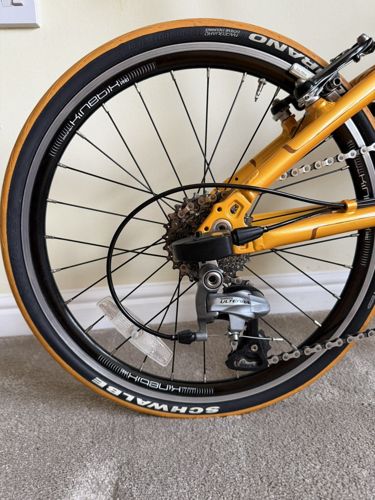 DAHON SPEED PRO TT FOLDING BIKE. HARDLY USED AS SHOWN.