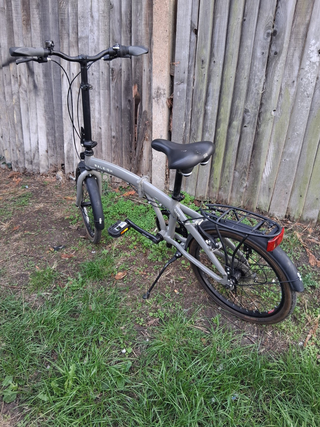 Raleigh Evo Two Folding Bike 7-speed Gears 20inch Wheels Gray Great Condition