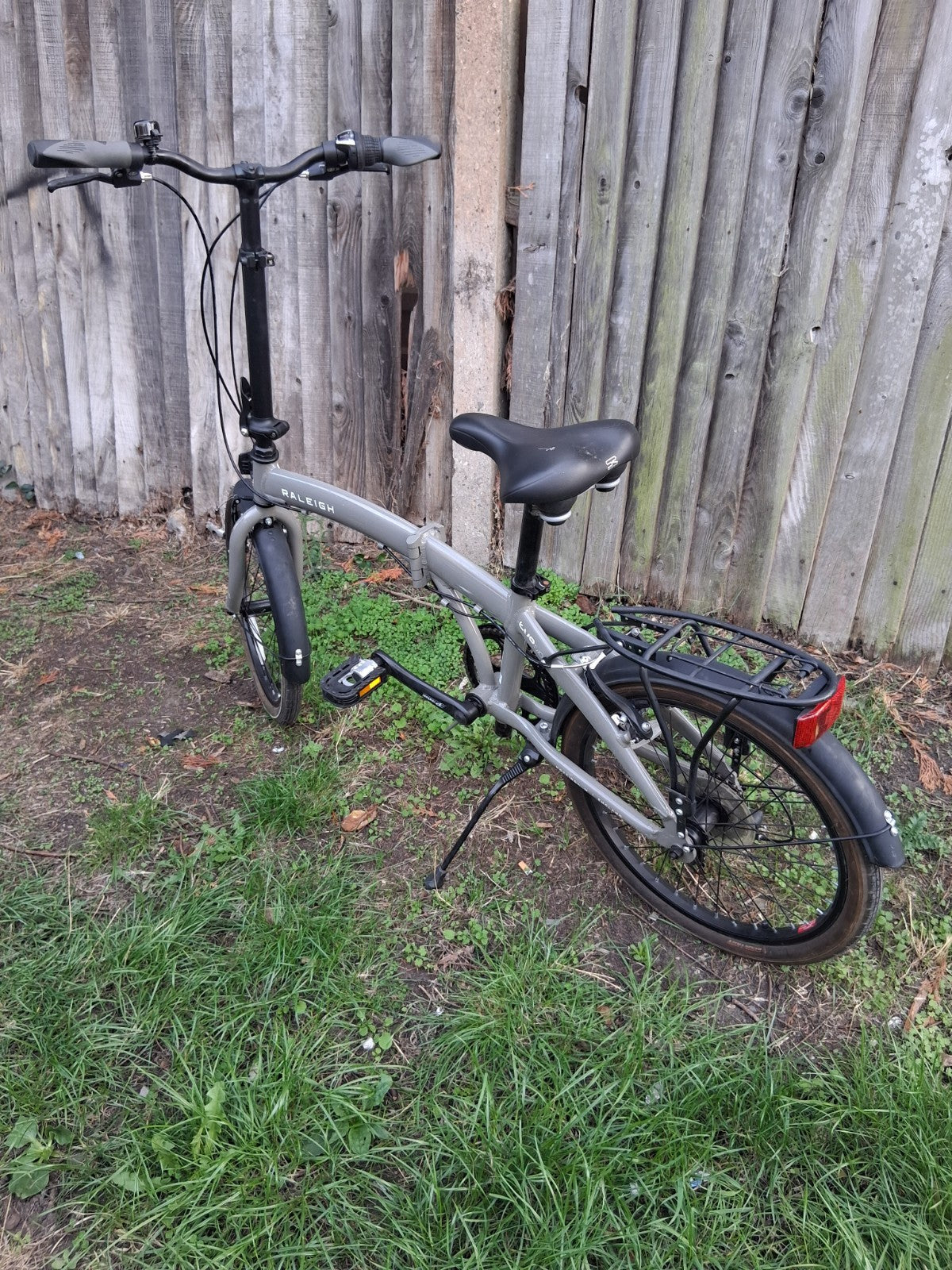 Raleigh Evo Two Folding Bike 7-speed Gears 20inch Wheels Gray Great Condition