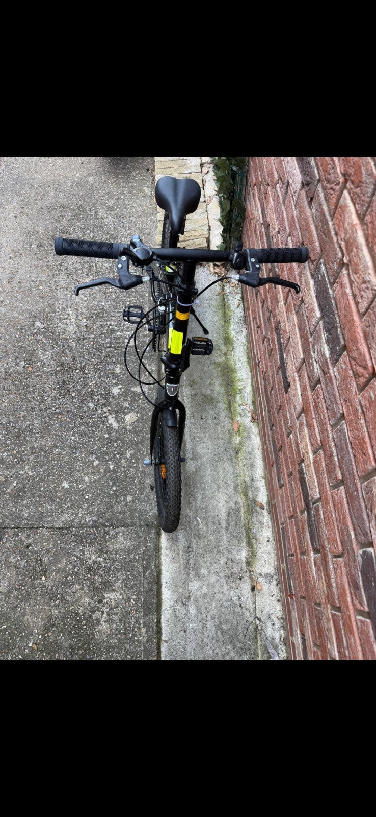 Trioblade BMX Bike 20in Black Mechanical Disc Brake w/ Fenders Kickstand.