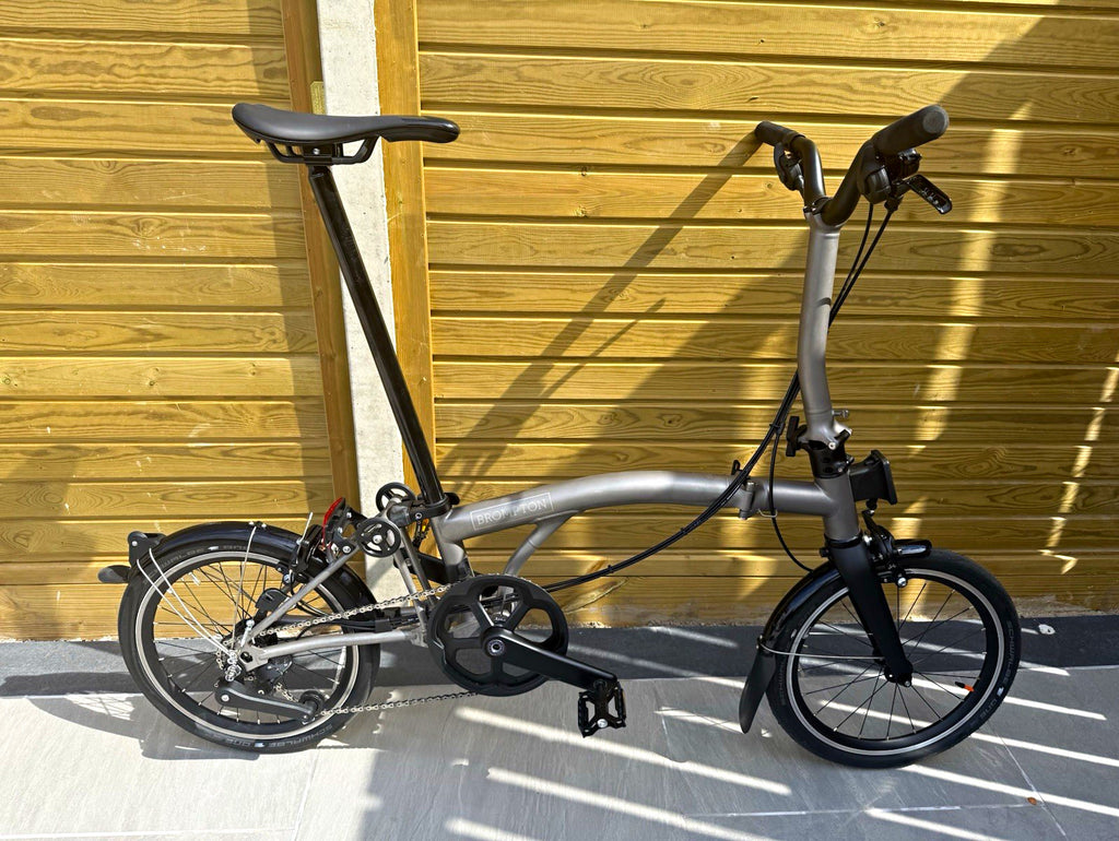 Bromton T LINE 12 SPEED MY24/MID, used 20-30 times, light scratch on mudguard.