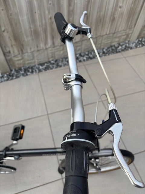 Dahon Speed folding bike, 7 gears, 20" wheels, metallic grey. With storage bag.