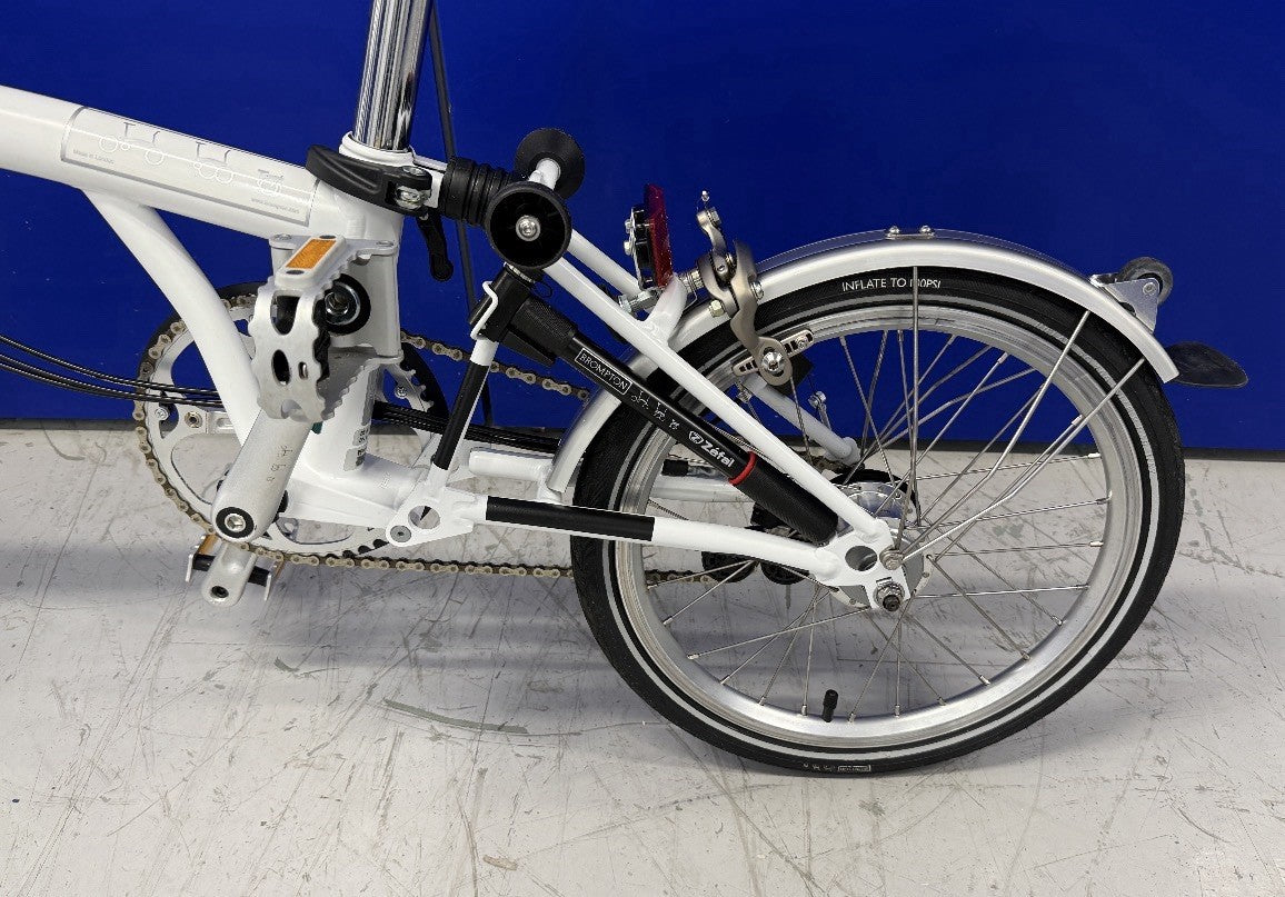 Brompton ML6 2016 folding cycle. White. 6 Speed. Mint used once!