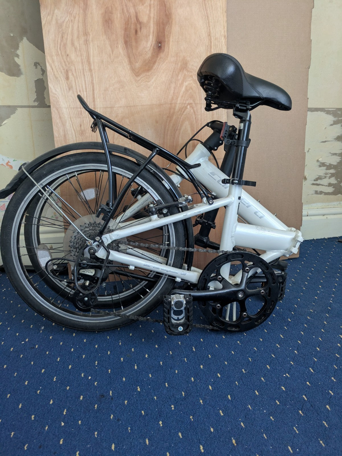Carrera Subway Folding Bike 20in 6 Speed White/Black Rear Rack Mudguards