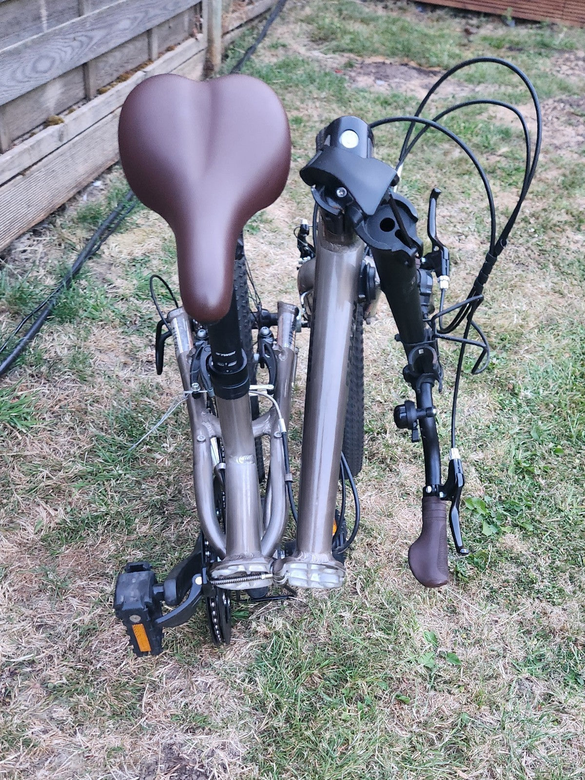 Btwin Tilt 900 Folding Bike 9 Speed Lightweight.