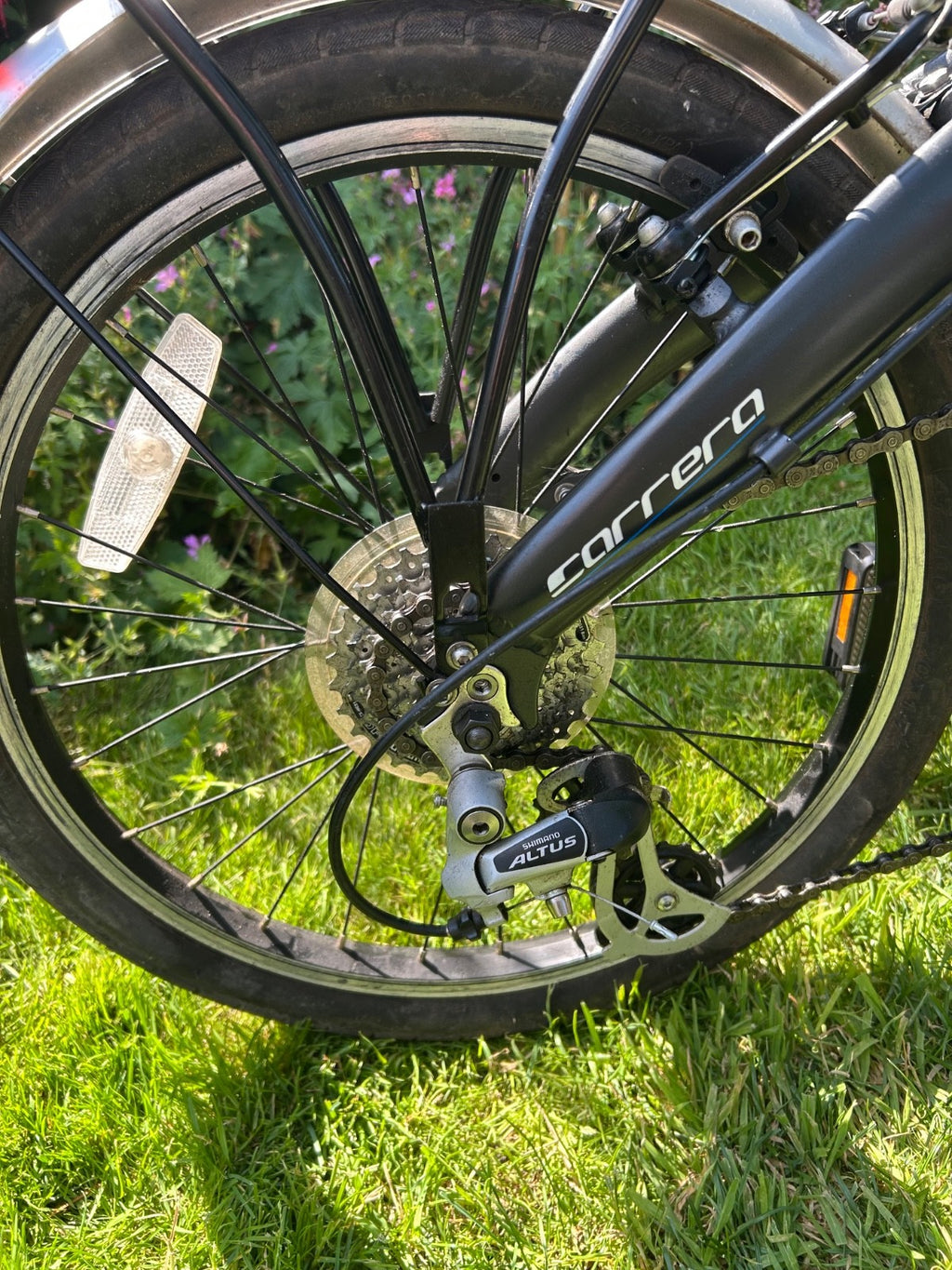 Carrera Intercity folding bike..8 Speed / Shimano Gears / Lightweight aluminum/