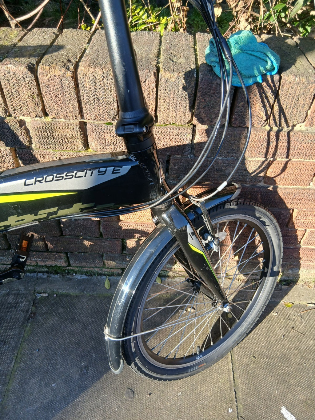 Carrera Intercity Unisex 8 Speed 20'' Wheels Compact Folding Bike
