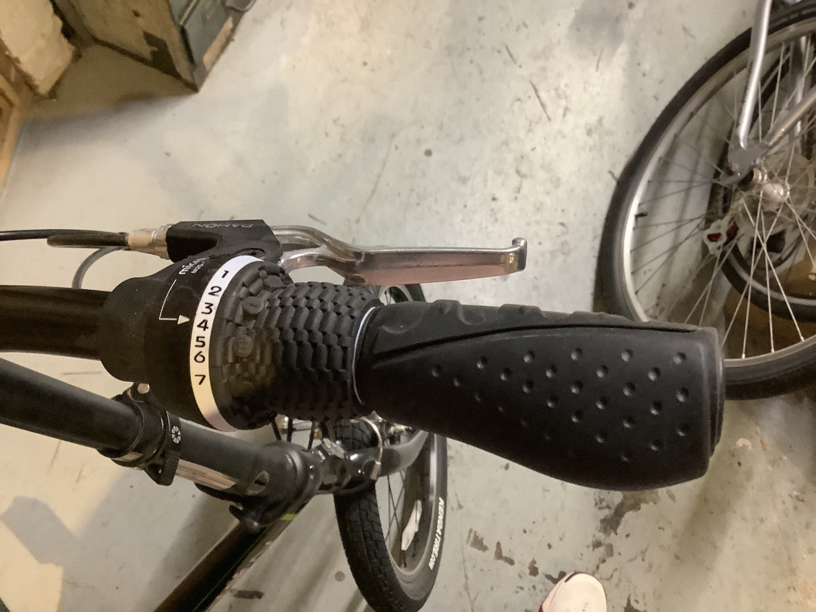 Dahon Vybe City Folding Bike 7-Speed, black