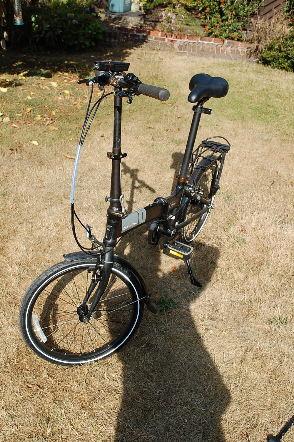 Dahon Vitesse lightweight Aluminium folding bicycle - 5 speed + accessories.
