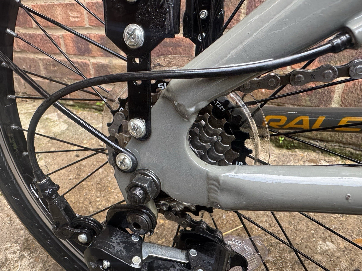 Raleigh Evo Two 20in Folding Bike 6 Speed V-Brake Rack Mudguards Grey Black