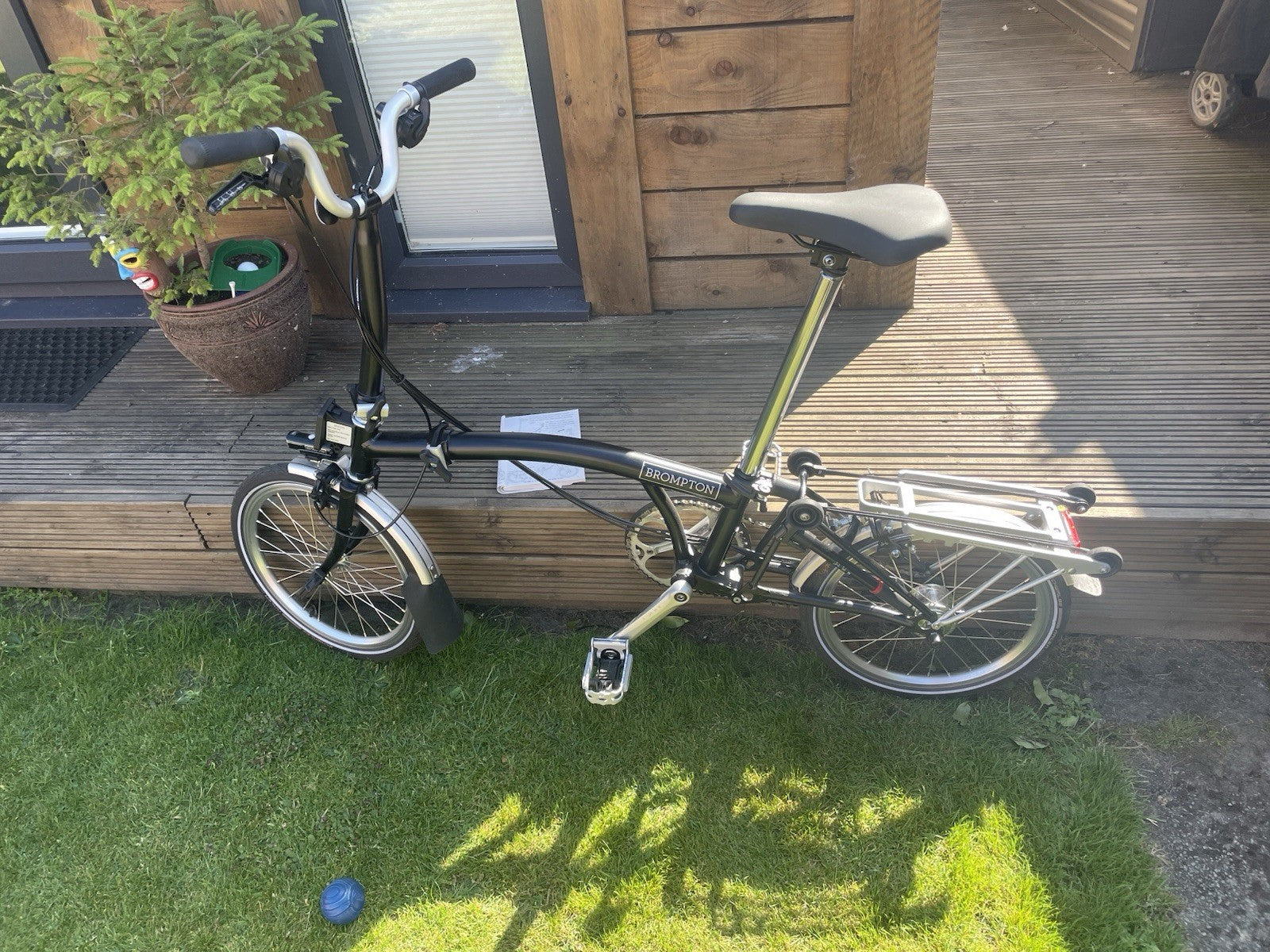 Brompton M6R Battery lighting (6 speed) - Borough roll top bag inc. 2021