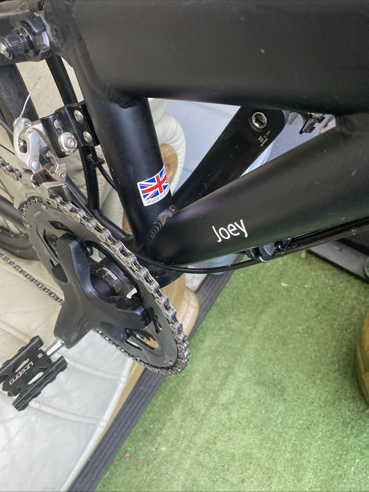 Airnimal Joey Folding Bike 18 Speed, 26 Inch Wheels Custom Frame, Cabin, Forks ￼
