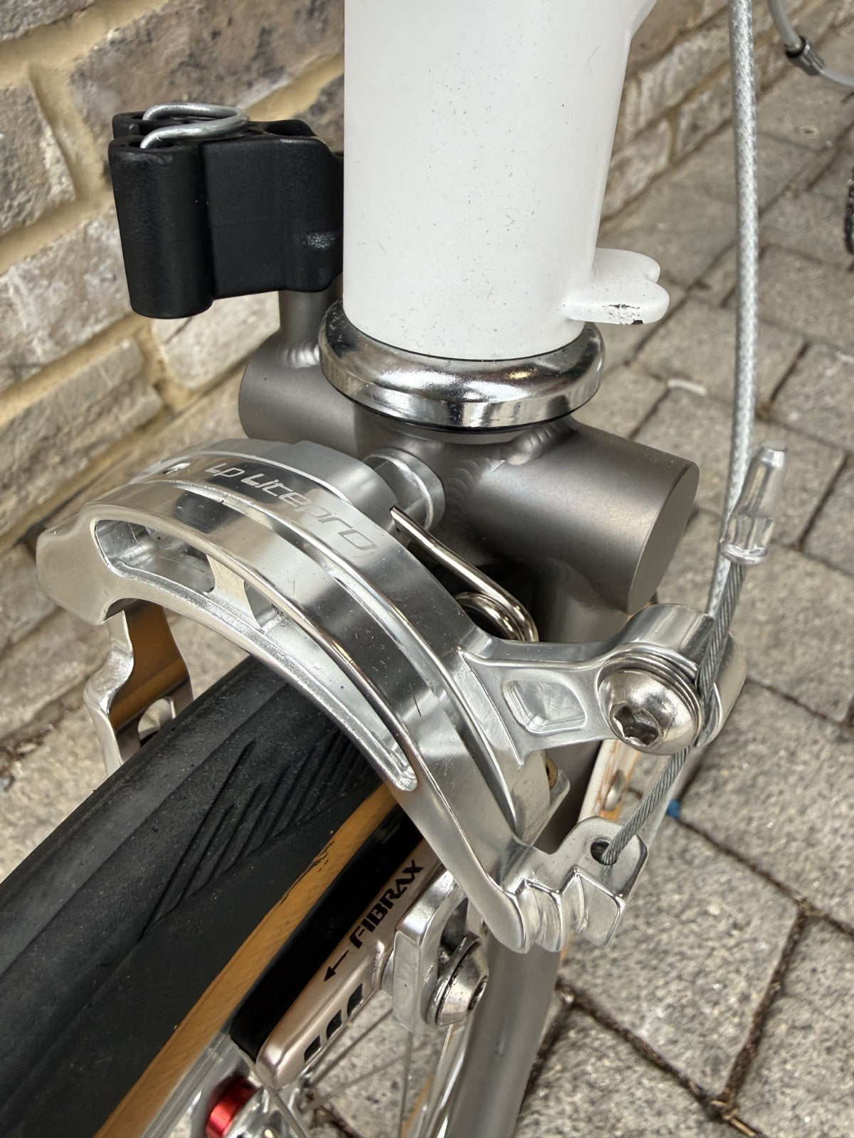Brompton White Superlight Titanium S2E-X + OVER £400 UPGRADES - WORLDWIDE SHIP
