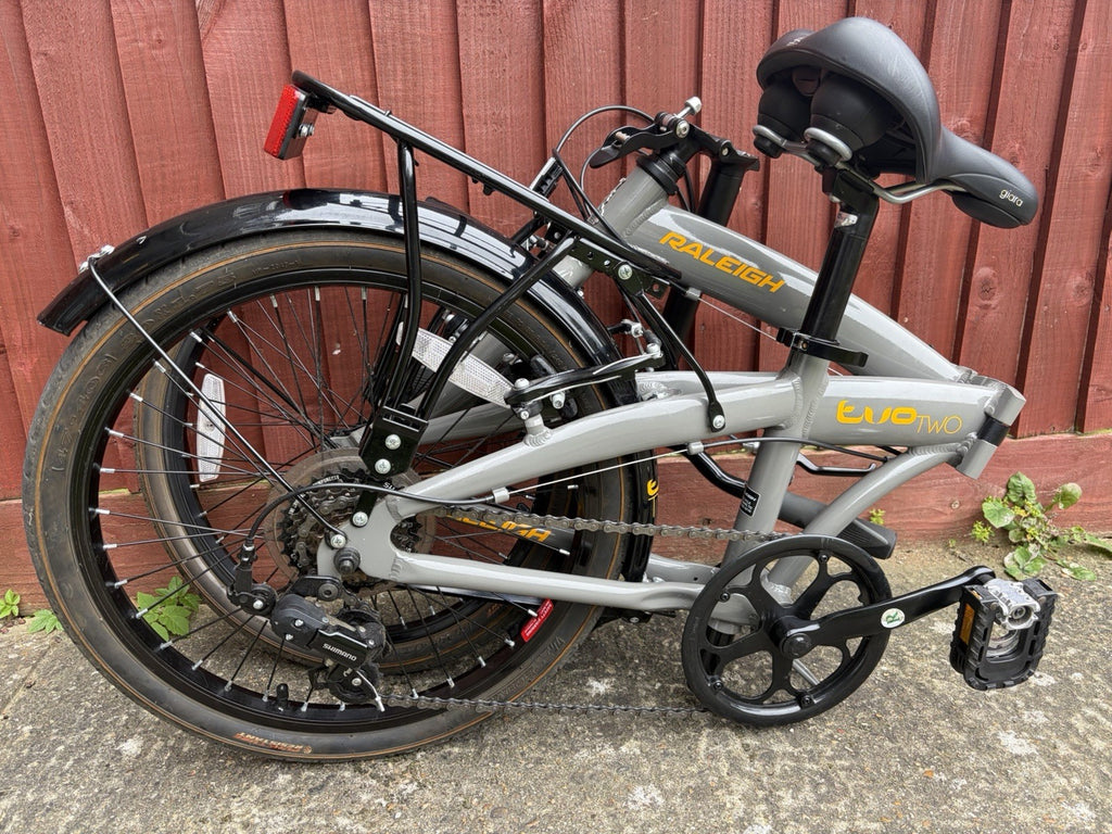 Raleigh Evo 2 Folding Bike 7-Speed Shimano Gears with Accessories