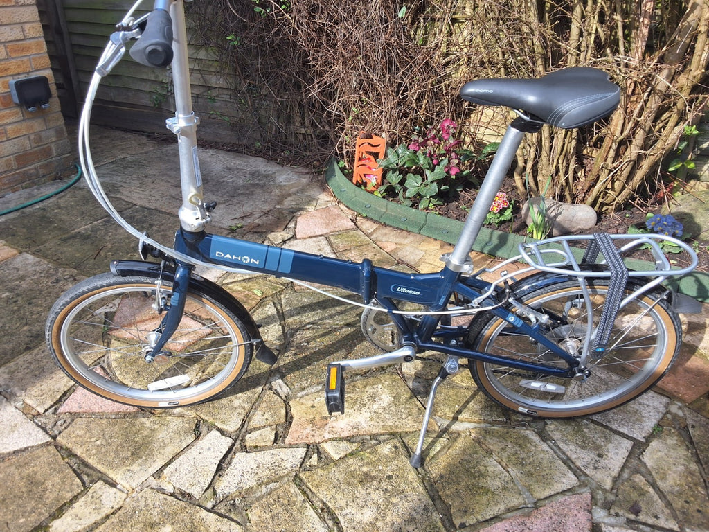 Pair of Dahon Vitesse D7  Aluminium Folding Bikes 7 Speed with Carry bags