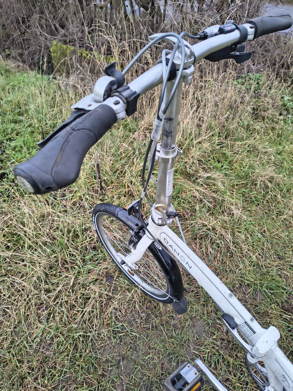 Dahon Mu P8 Folding Bike Cycle White Aluminium Frame 8 Speed 20" Wheel Serviced