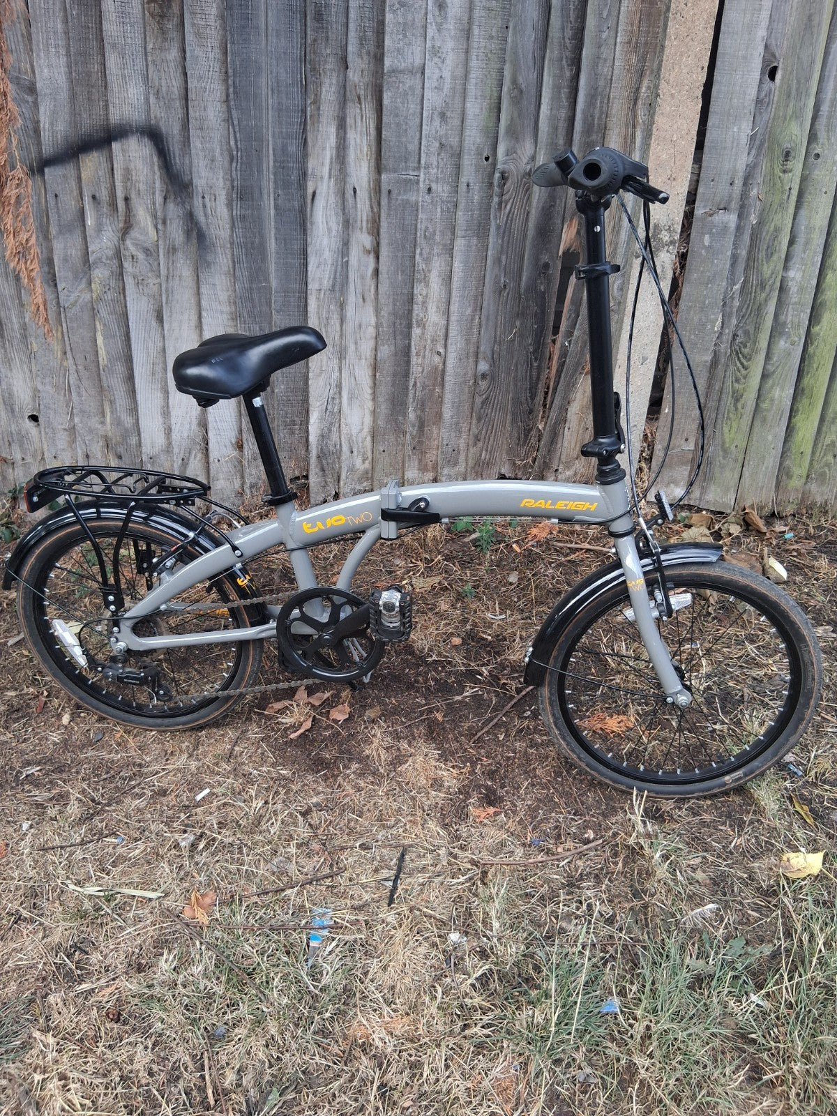 Raleigh Evo Two Folding Bike 20 Wheels Excellent Condition Collection Only