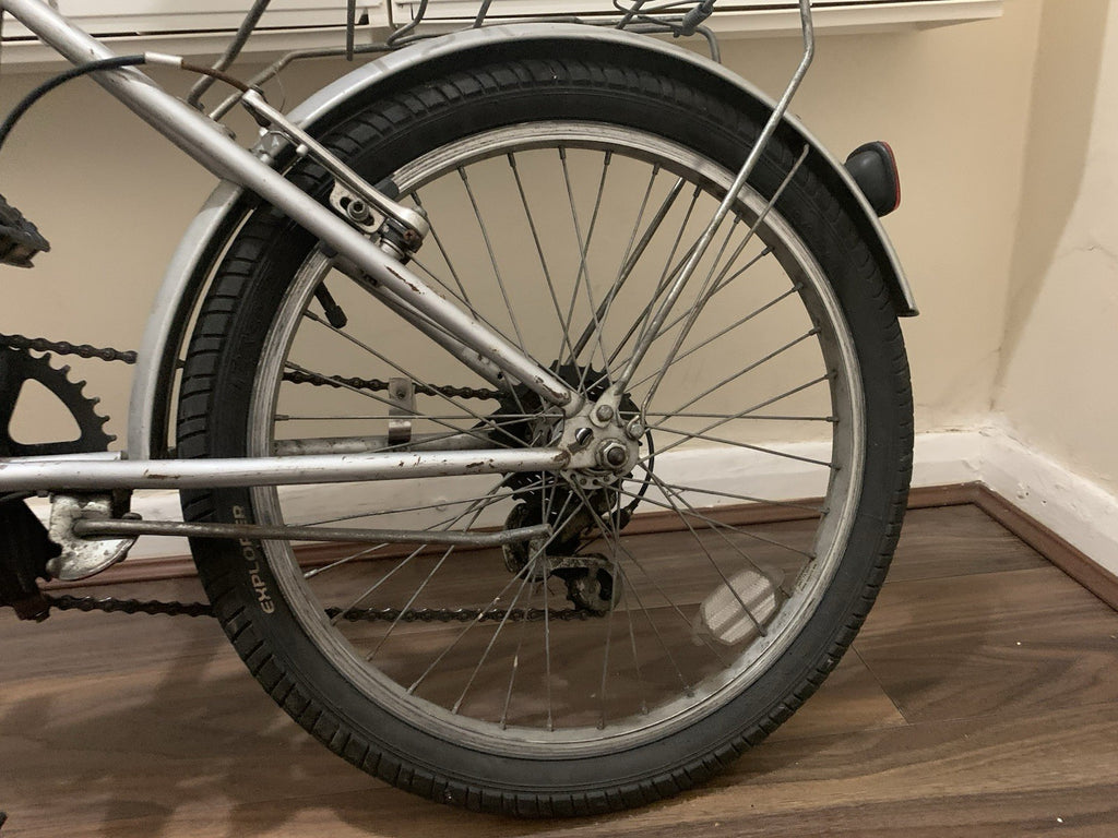 Raleigh  Bike 20in Silver/Black, Mudguards, Rear Rack, Grip Shifter