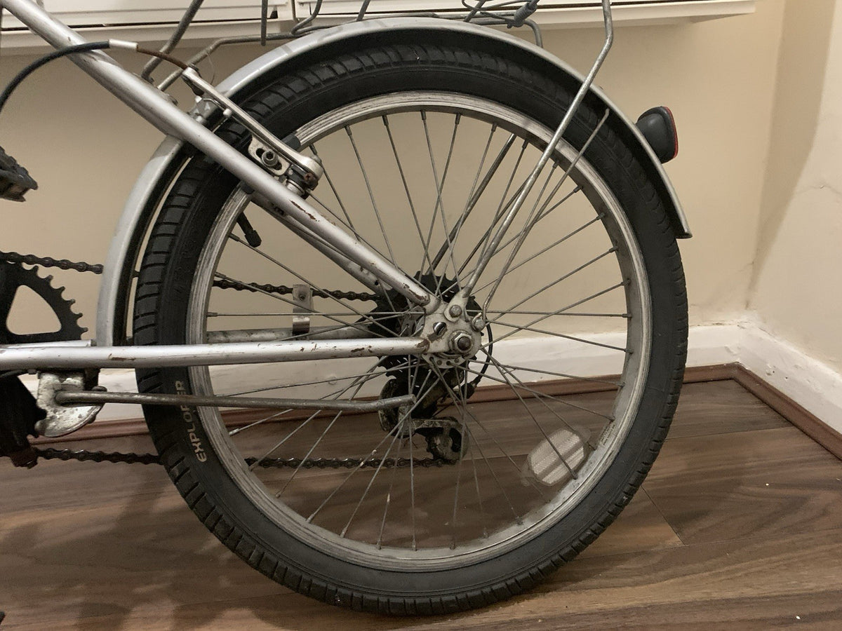 Raleigh  Bike 20in Silver/Black, Mudguards, Rear Rack, Grip Shifter