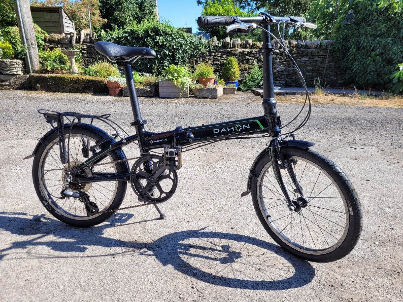 Dahon Vitesse D8 Folding Bike. Black with black  20" Wheels.