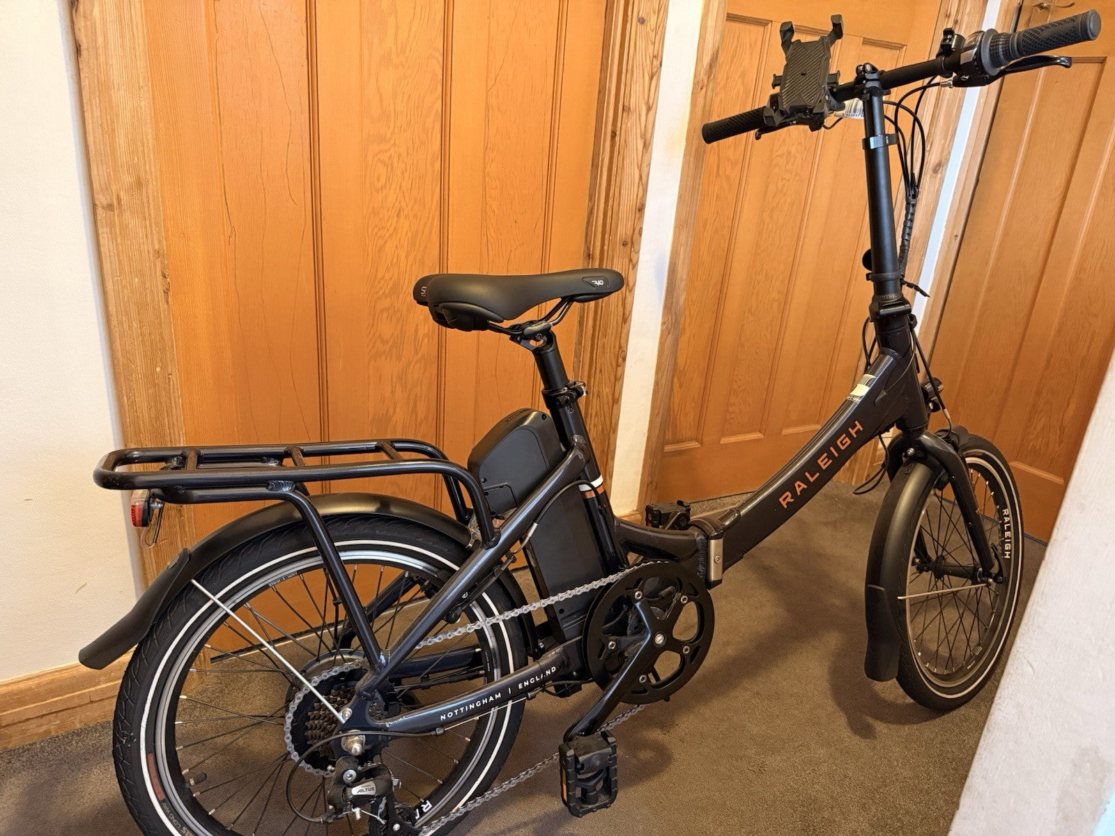 Raleigh Stowaway 20 Folding Bike – Excellent Condition – Only Used Once