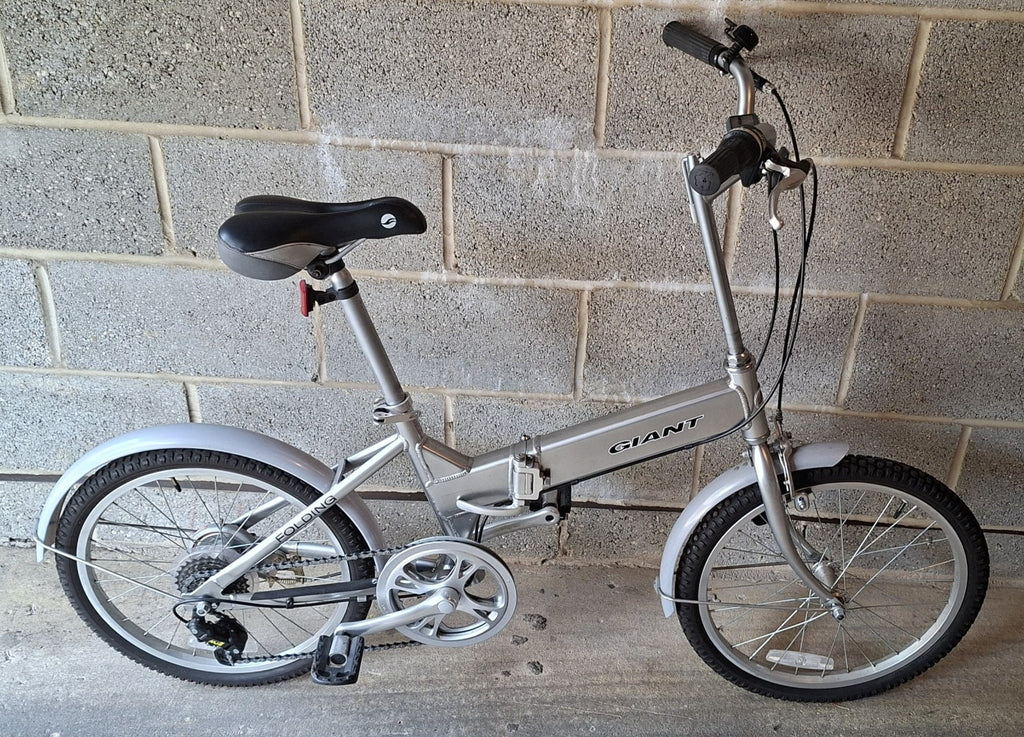 GIANT HALFWAY FOLDING BIKE – 6 Speed, 20" Wheels - Lightweight Aluminium Frame