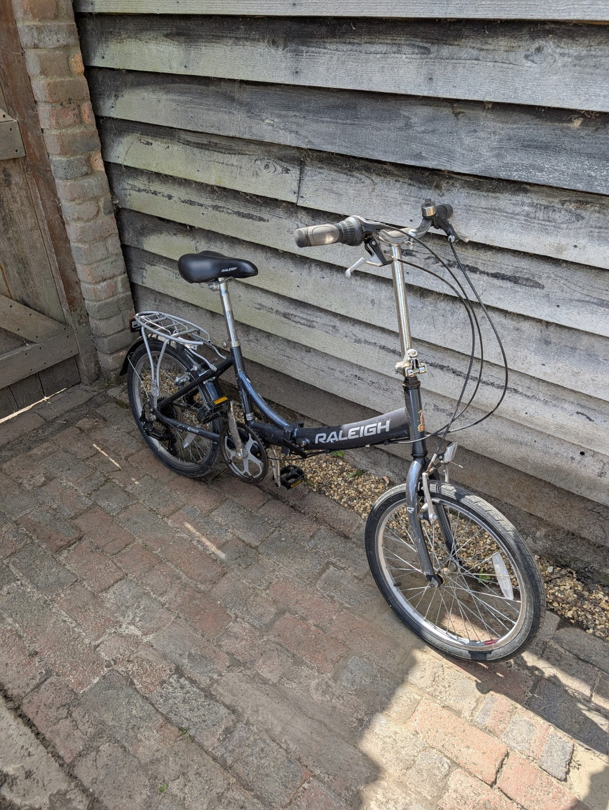 Raleigh Evo 7sp Folding Bike Aluminum Frame, 20" Wheels, 7-Speed with Revo Grip