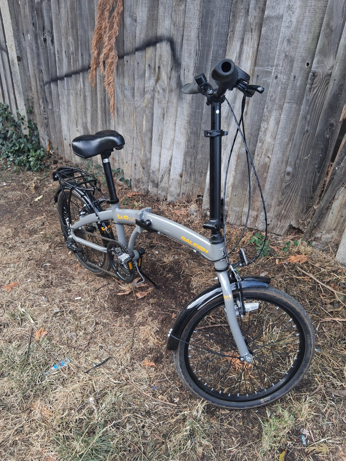Raleigh Evo Two Folding Bike 20 Wheels Excellent Condition Collection Only