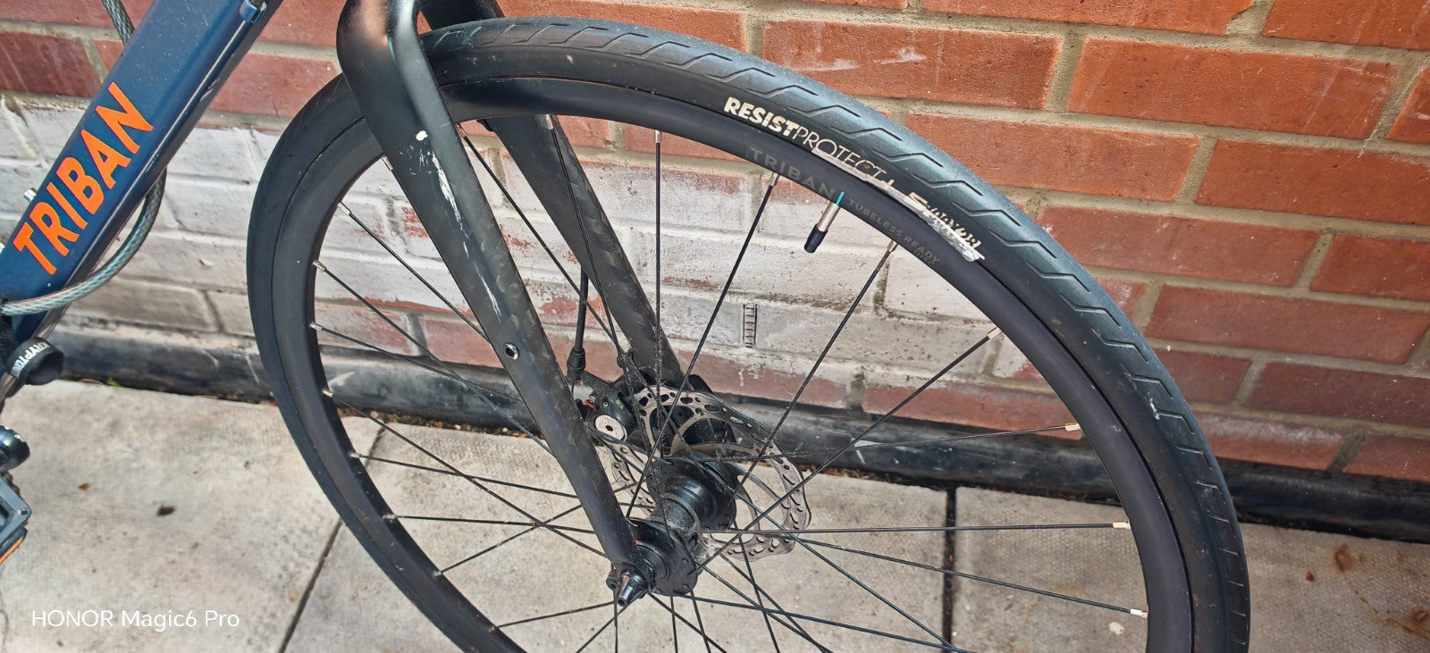 Triban RC120 Disc Road Bike Lightweight Reliable