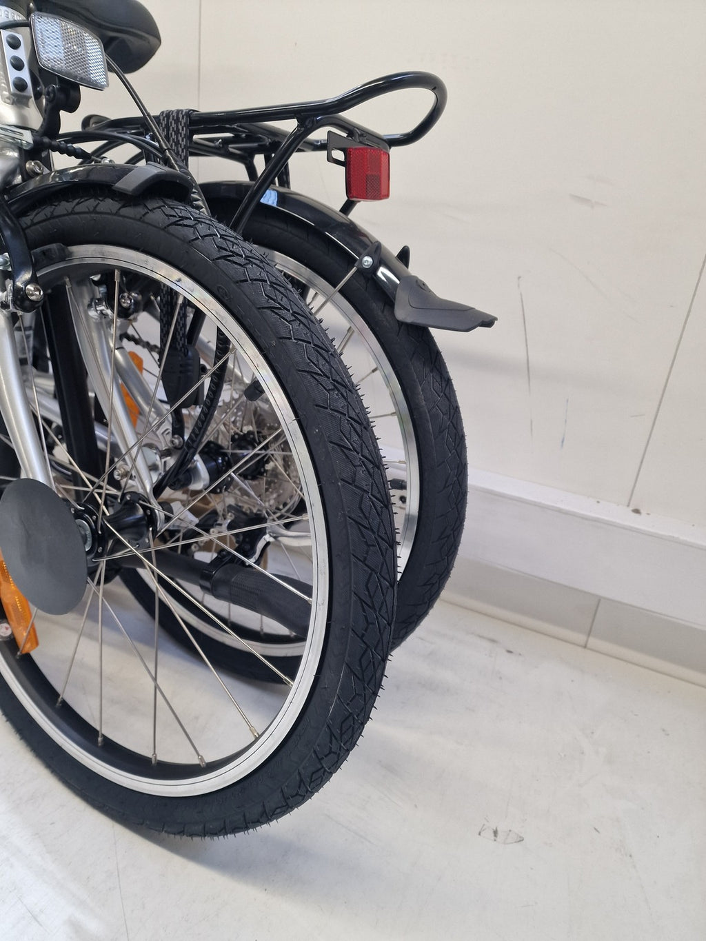 Dahon Mariner D8 8-Speed 20" Wheel Lightweight Alloy Folding Bike - Silver A