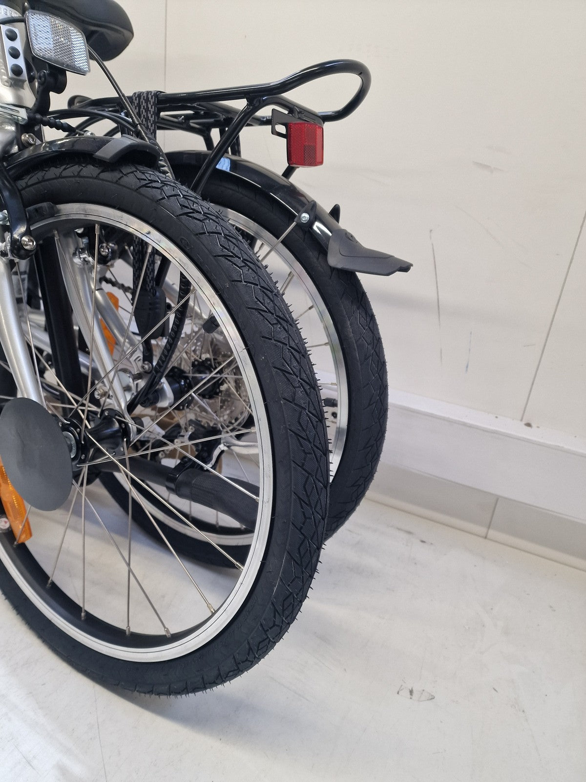 Dahon Mariner D8 8-Speed 20" Wheel Lightweight Alloy Folding Bike - Silver A