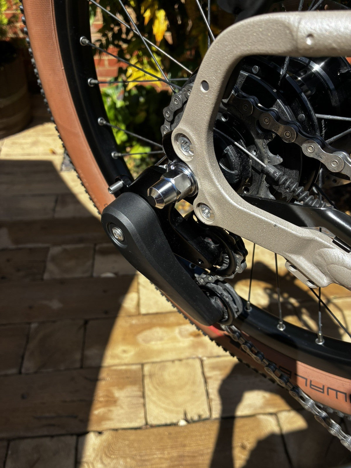 2025 Brompton G Line (Medium) – Traildust White with Roller Rack & Bag Included