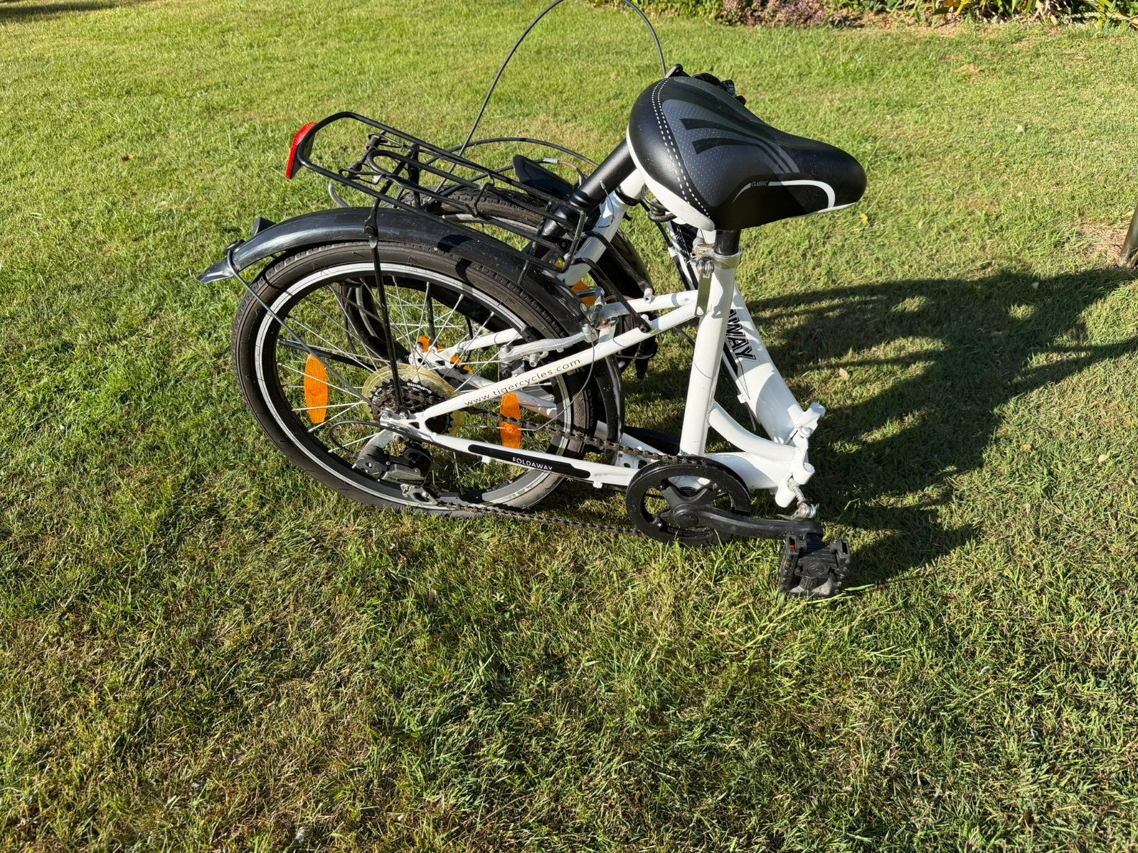 Tiger Foldaway Folding Unisex Bike, White, Six Speed, 20inch wheels.