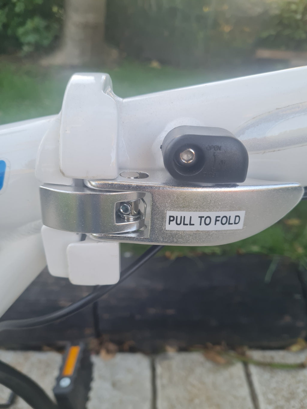 Cross CRF300 20in Folding Bike, Derailleur Gears, Mudguards, White