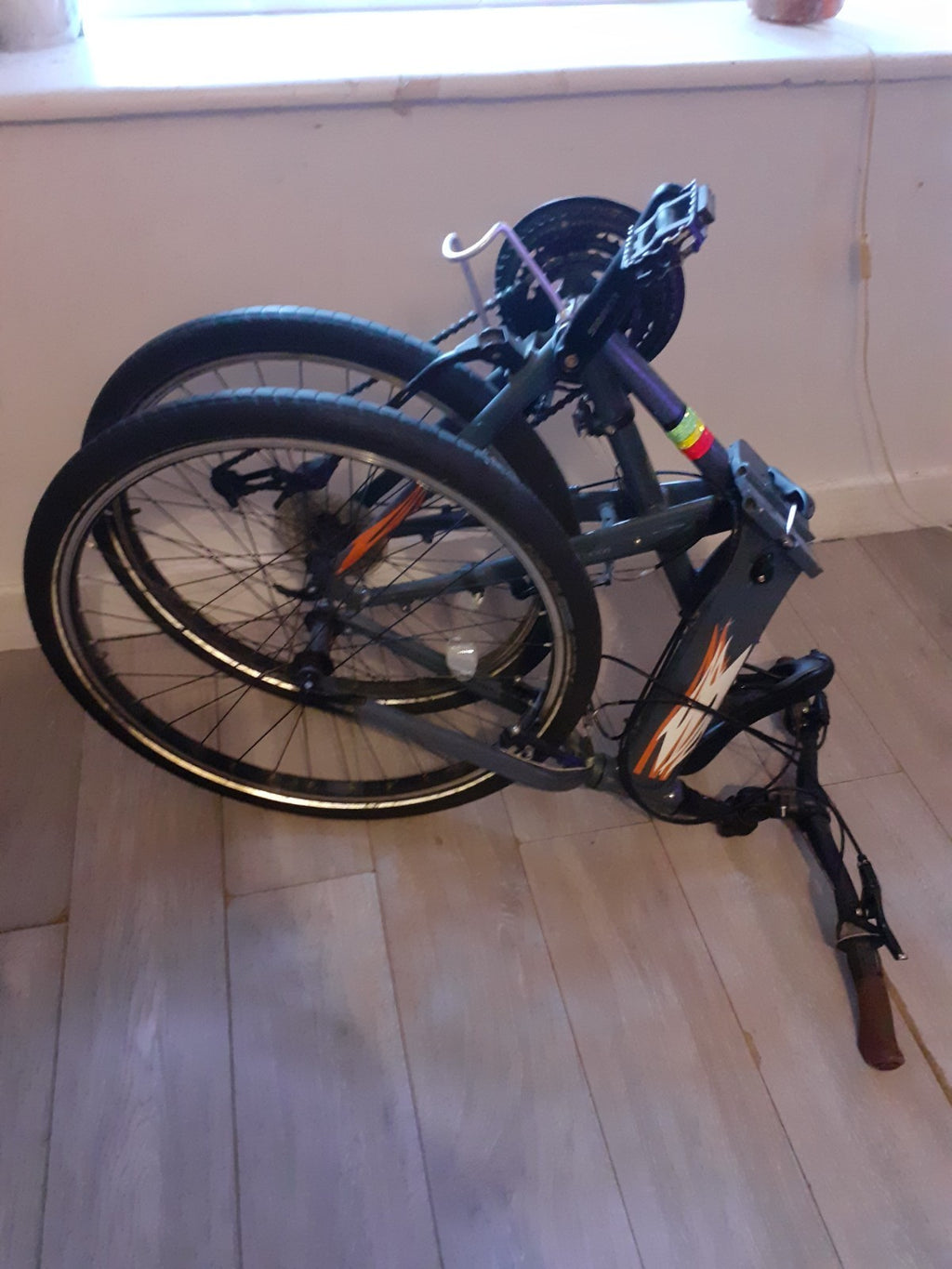 Docklands Folding Peddle Bike 1824, 700 T6, 26 inch Wheels, Used Condition.