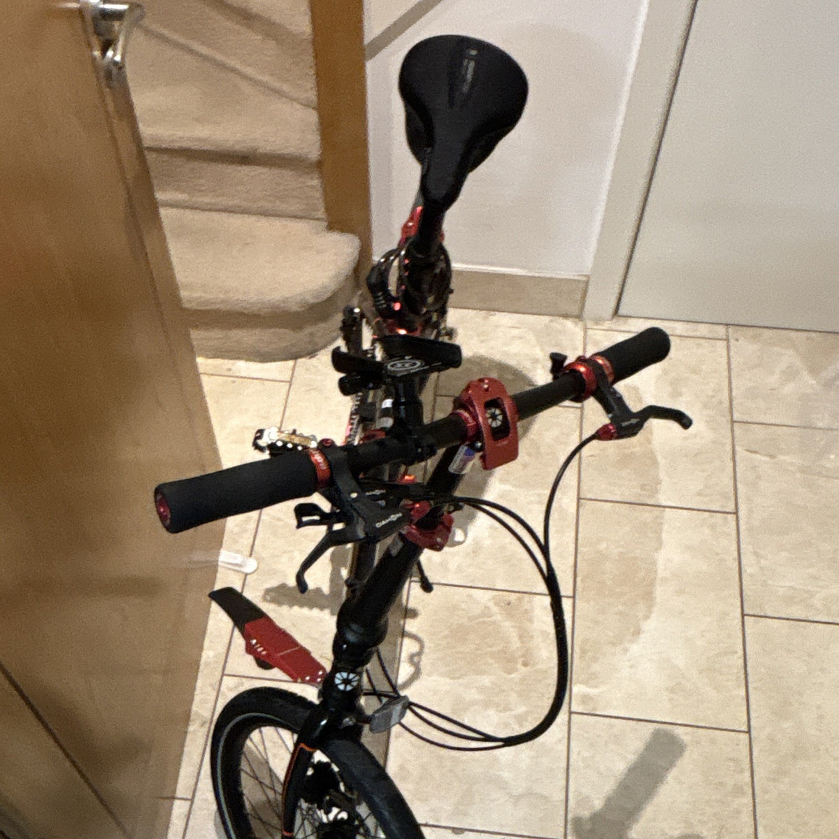 Dahon D8 20in Folding Bike 8-Speed Mechanical Disc, Mudguards, Black/Red