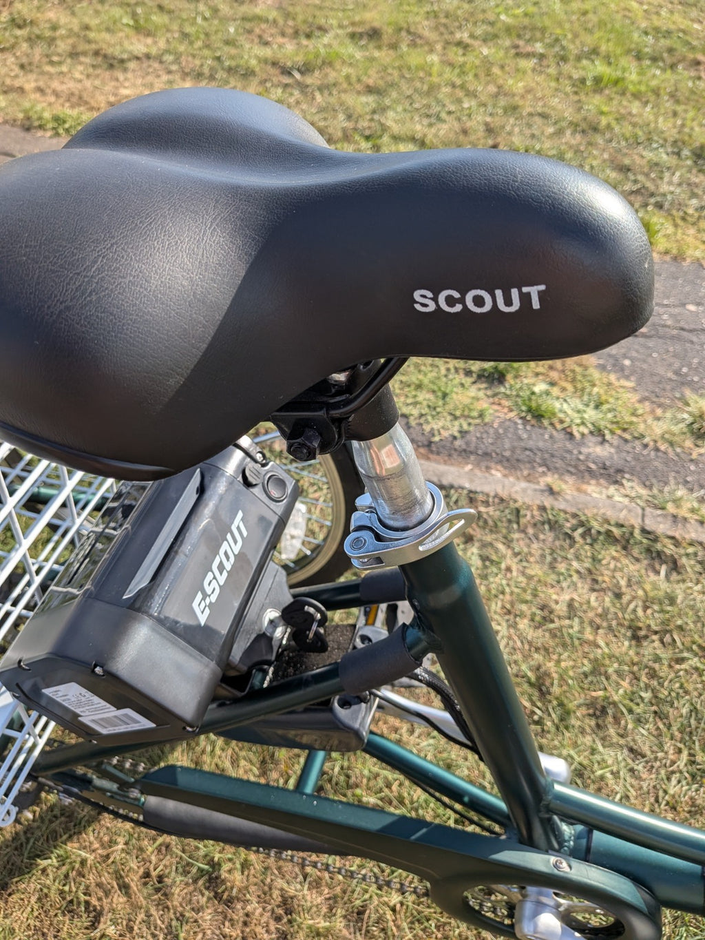 Scout Electric Folding Tricycle, Only 15 miles, Brand New Battery, Delivery .