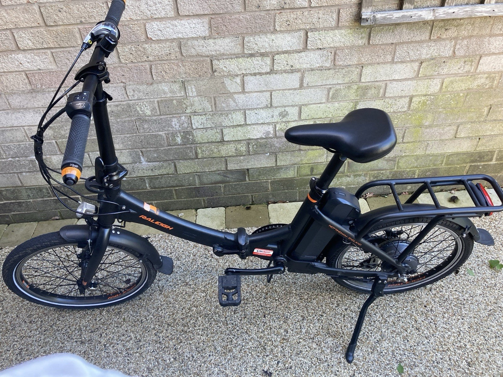 Raleigh Stow-E-Way 20" Folding Bike Black With Cycl Indicator Lights