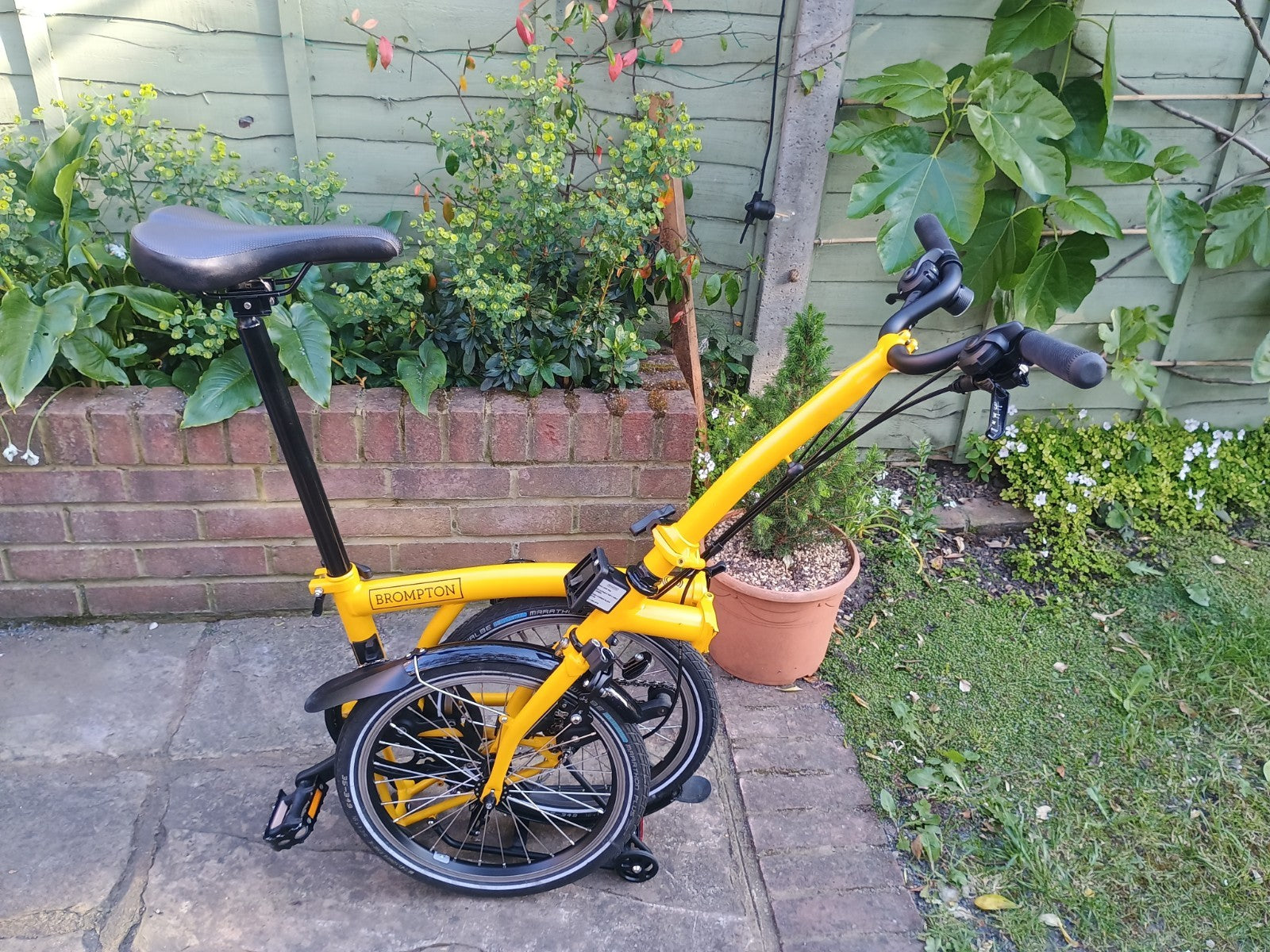 Brompton C Line 12-Speed In Bumblebee Yellow with Accessories and box 2025