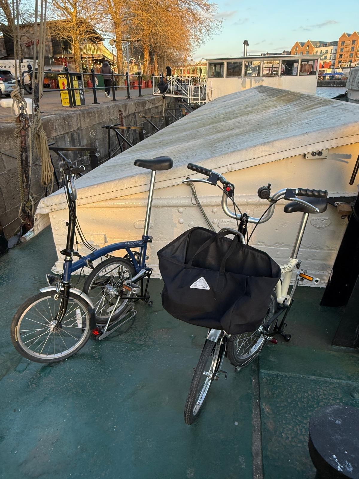 2 Bromptons. 1 x   Navy 6 Speed DYNAMO Light 1 x cream 5 speed.