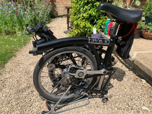 Classic 3-speed Brompton fold up bike with travel bag - great condition