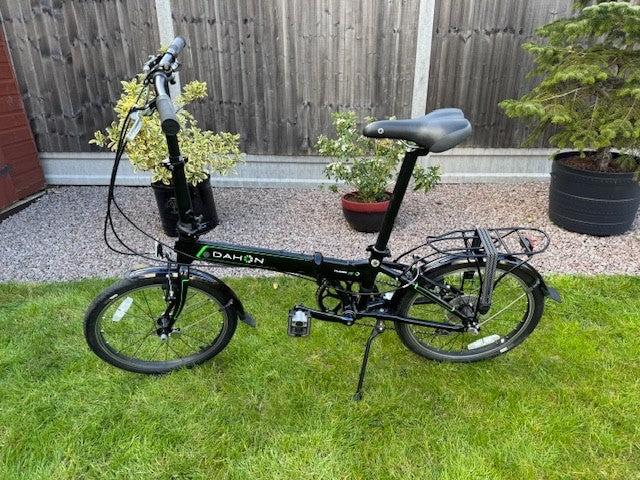 Dahon D8 Vitesse folding bicycle, black in colour.