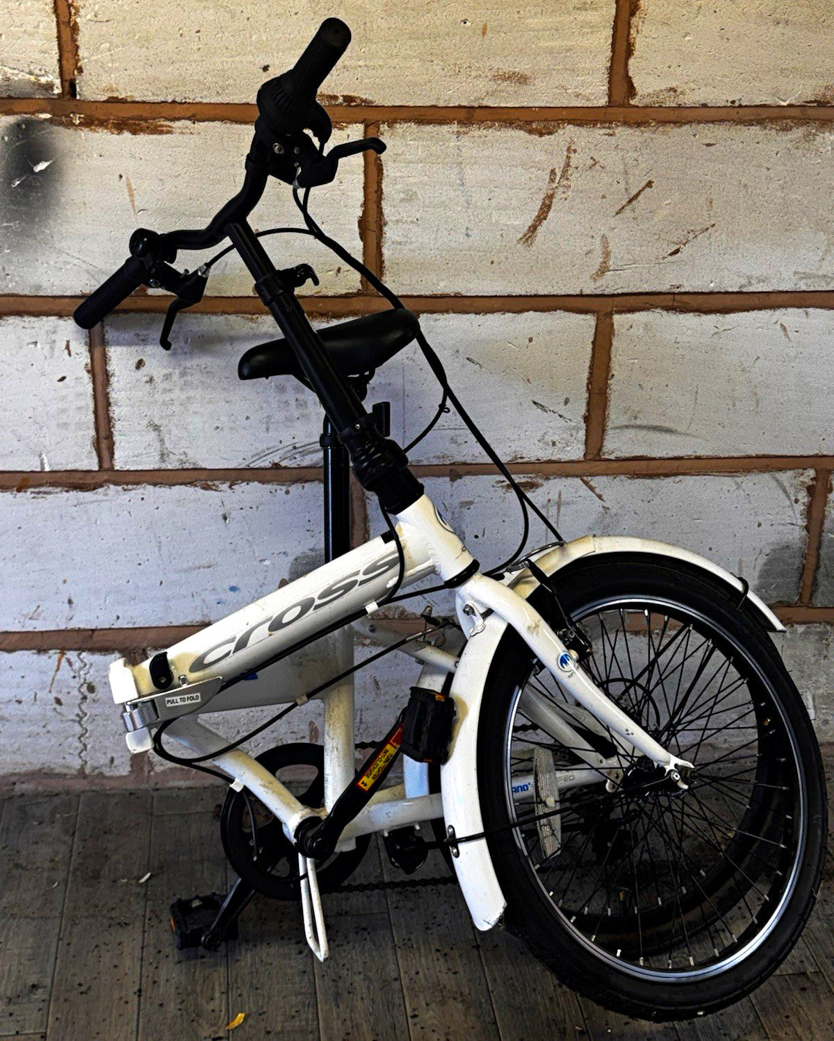 Cross CRF300 20in Folding Bike 6-Speed Shimano Derailleur Grip Shifter White