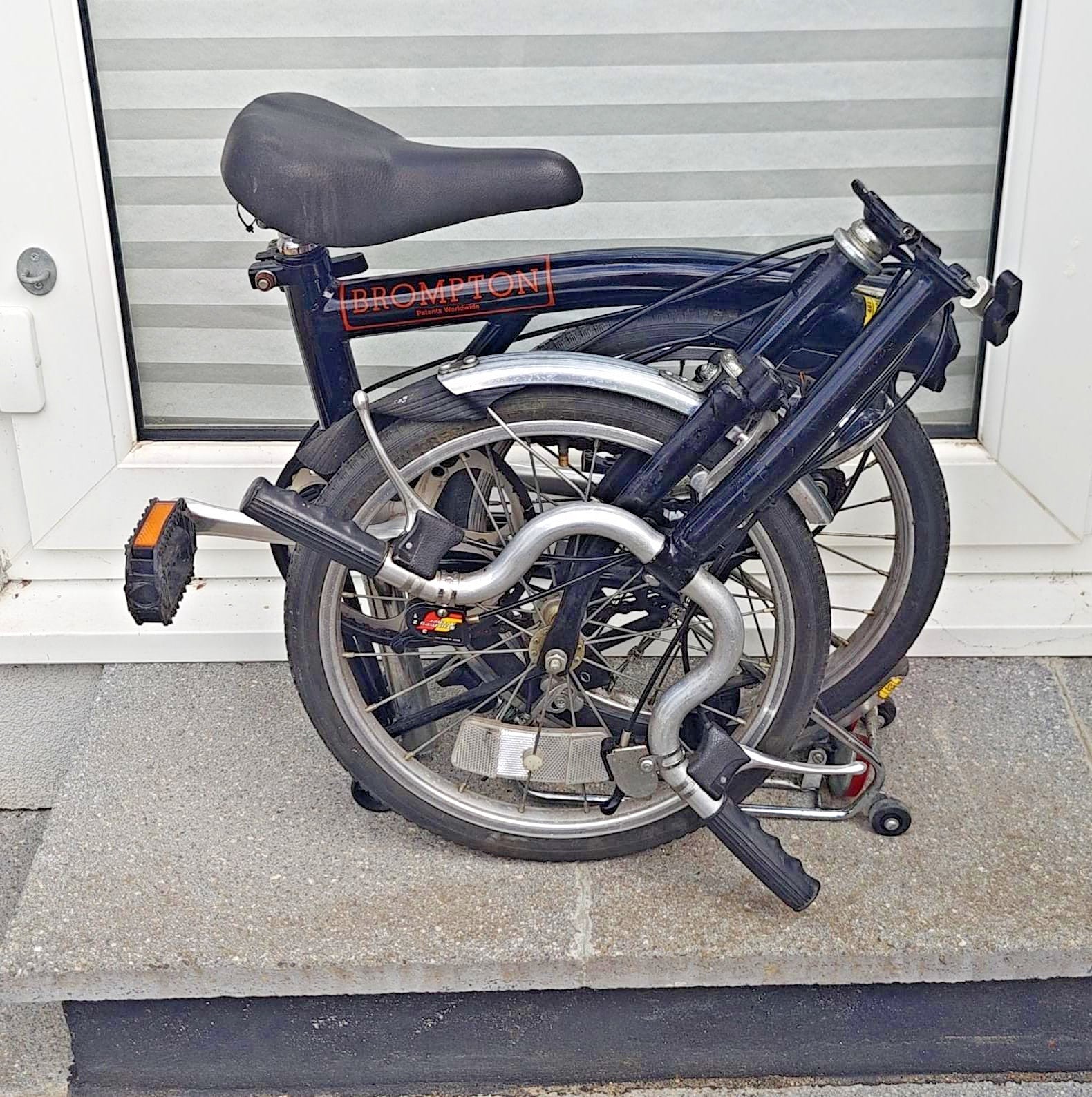Vintage Brompton 5 Speed 1990 - Black - All original parts. Lightly used.