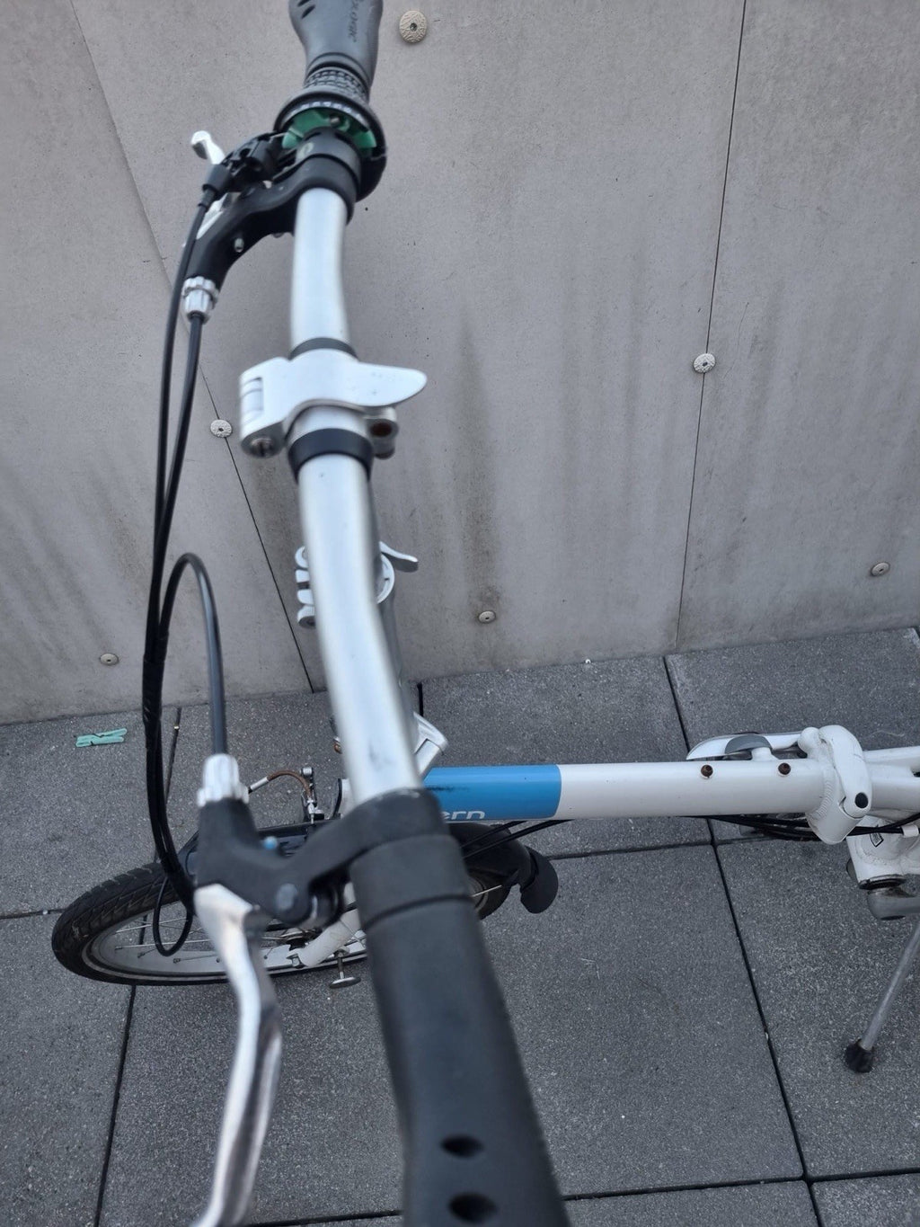 Tern 20in White/Blue Folding Bike Mudguards Kickstand Grip Shifter